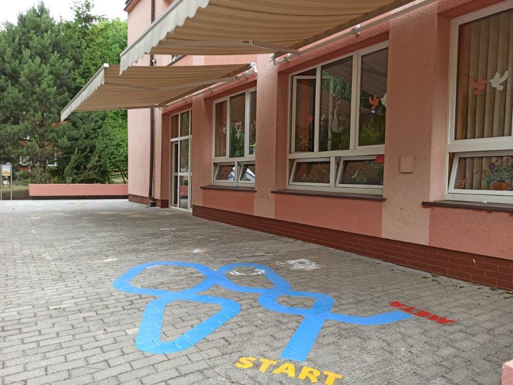  budynek przedszkola z tarasem  